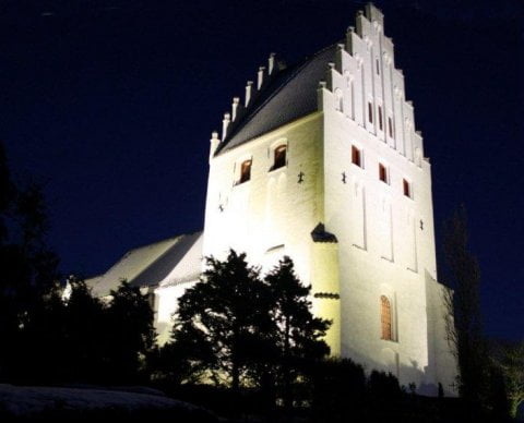 Lys på kirker i den mørke vinter uden at sløse med energien