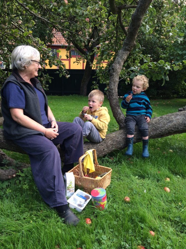 Klima - Kirke udfordringer, Bente Gustav og Louis i æbletræet